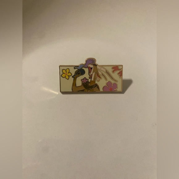Disney’s Zootopia “Gazelle” mystery pin - Picture 6 of 6